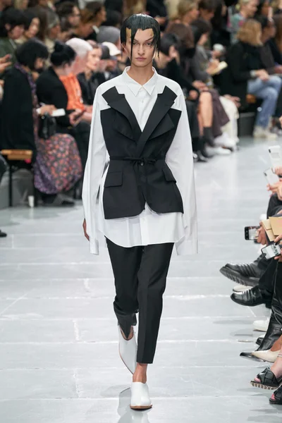 Look 27